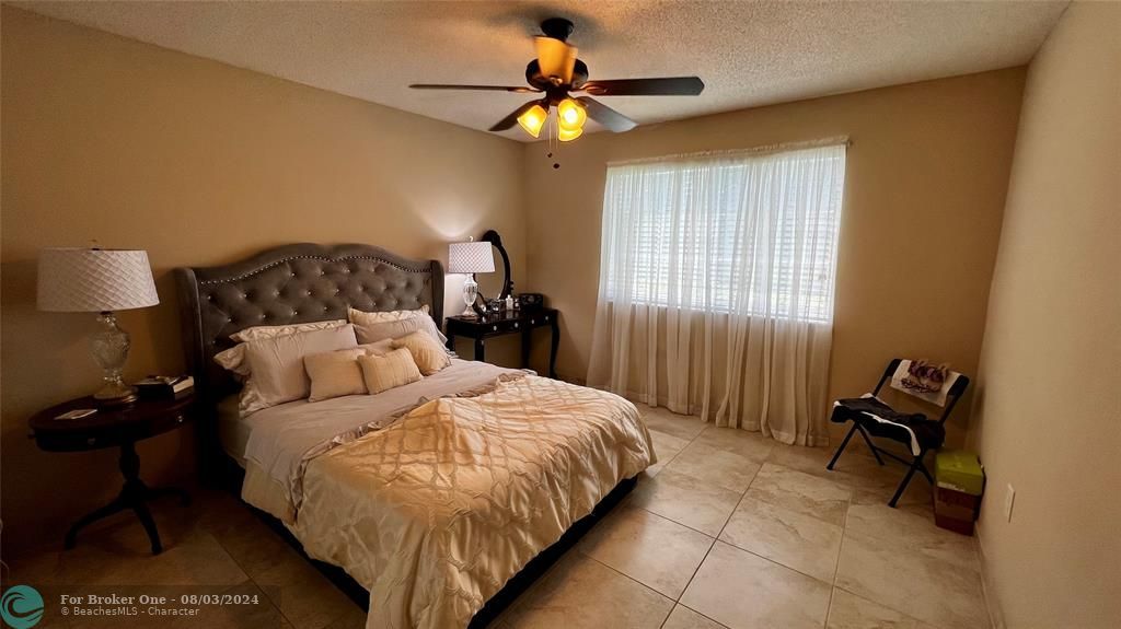 For Rent: $2,295 (3 beds, 2 baths, 1252 Square Feet)