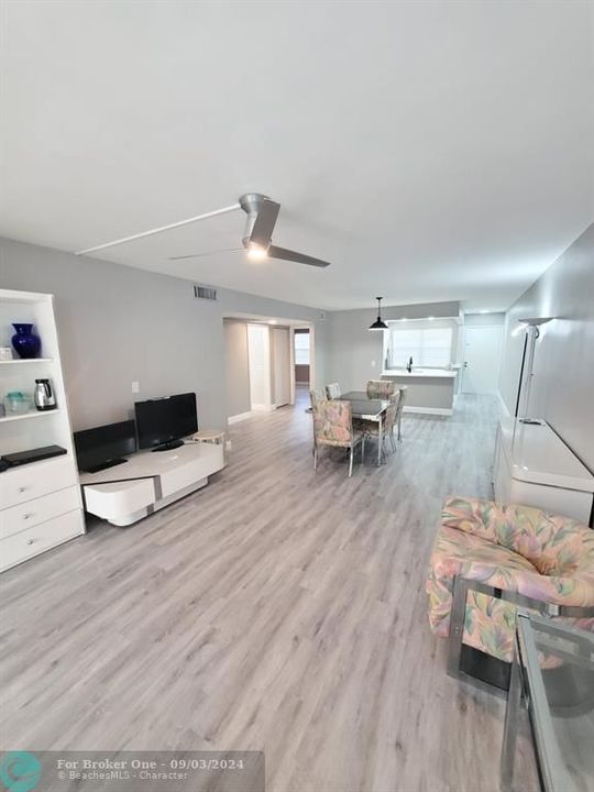 For Sale: $225,000 (2 beds, 2 baths, 1162 Square Feet)