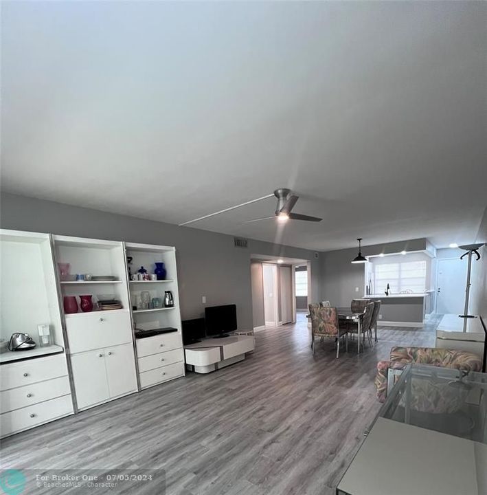 For Sale: $225,000 (2 beds, 2 baths, 1162 Square Feet)