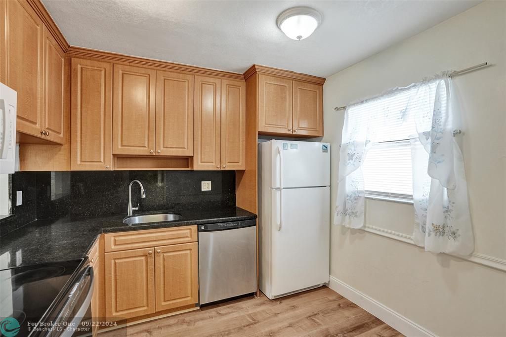 For Sale: $125,000 (2 beds, 2 baths, 958 Square Feet)