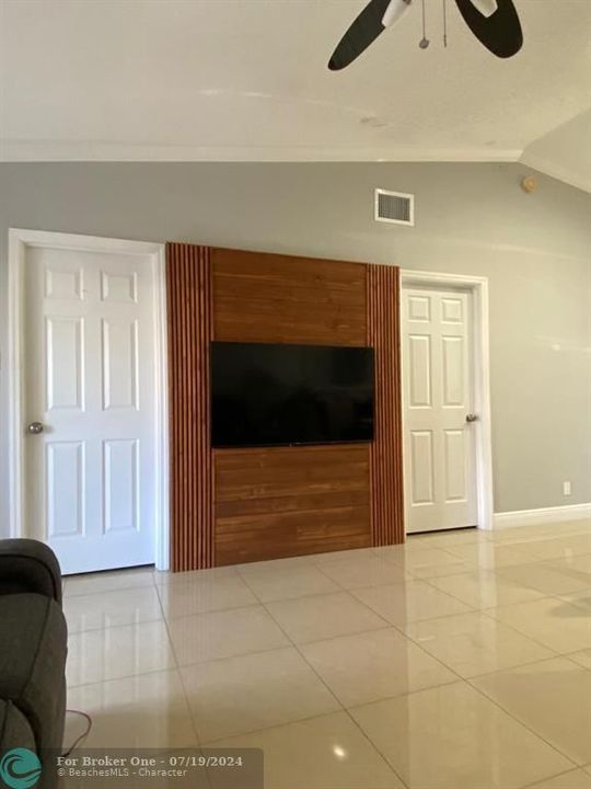 For Rent: $2,750 (2 beds, 2 baths, 940 Square Feet)