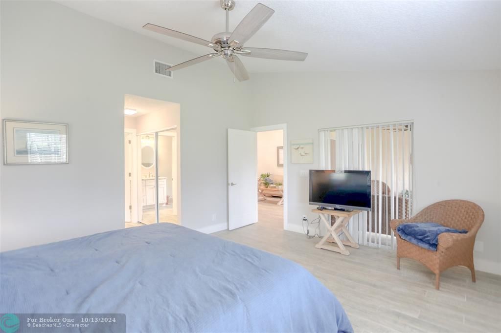 For Sale: $459,900 (2 beds, 2 baths, 1627 Square Feet)