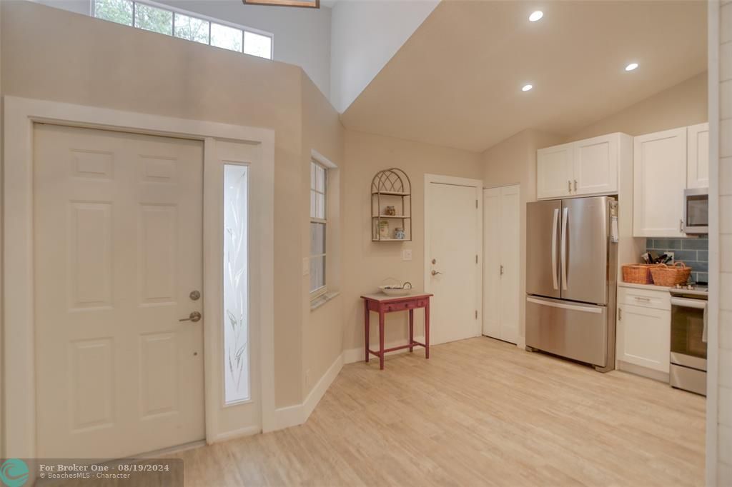 For Sale: $459,900 (2 beds, 2 baths, 1627 Square Feet)