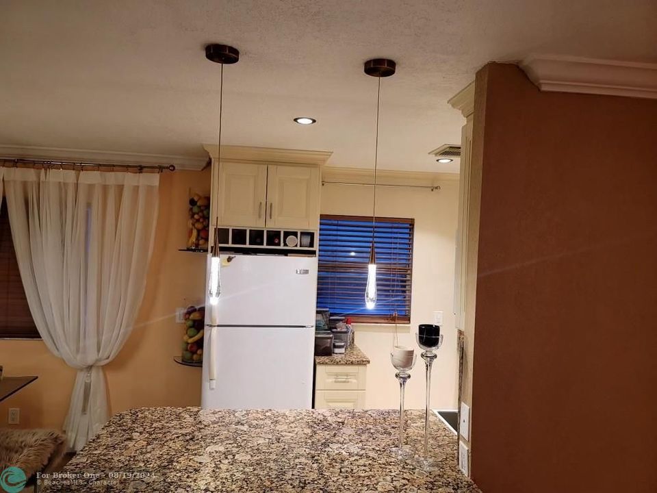 En Venta: $259,900 (2 camas, 2 baños, 883 Pies cuadrados)