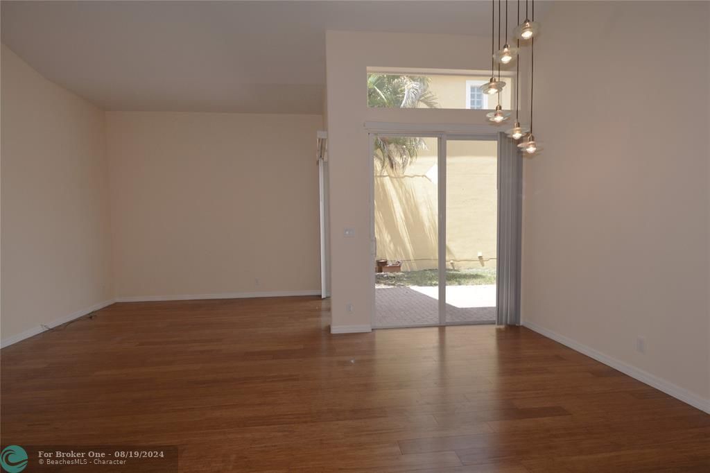 For Rent: $4,200 (3 beds, 2 baths, 1818 Square Feet)