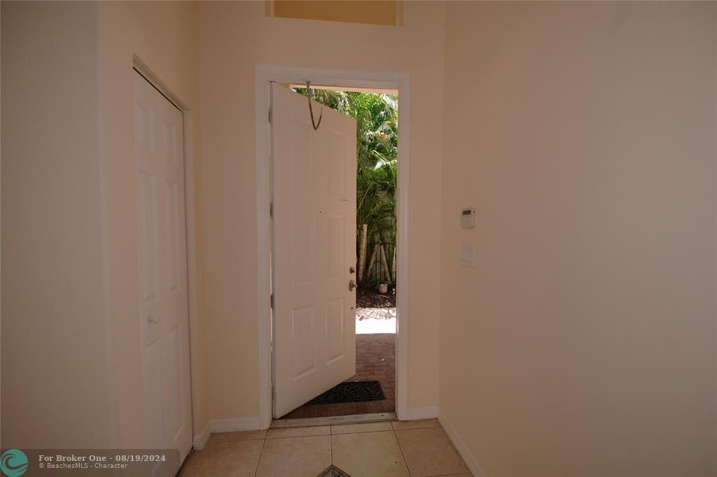 For Rent: $4,200 (3 beds, 2 baths, 1818 Square Feet)