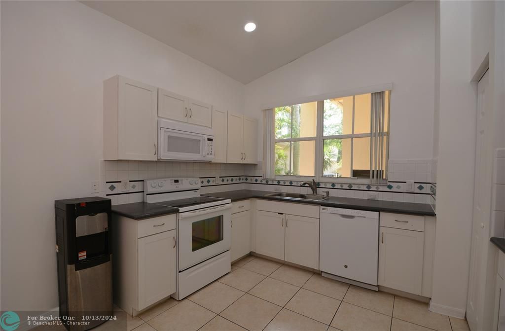 For Rent: $4,200 (3 beds, 2 baths, 1818 Square Feet)