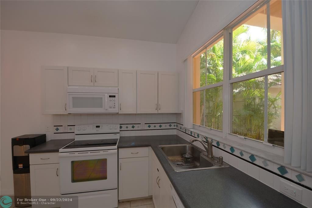 For Rent: $4,200 (3 beds, 2 baths, 1818 Square Feet)