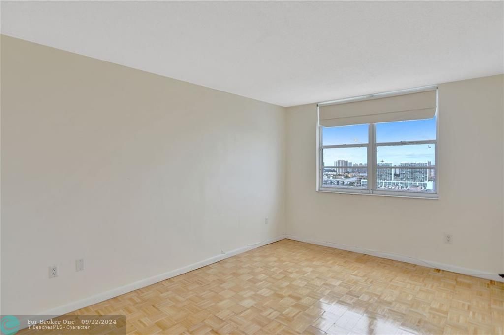 For Sale: $415,000 (2 beds, 2 baths, 1220 Square Feet)