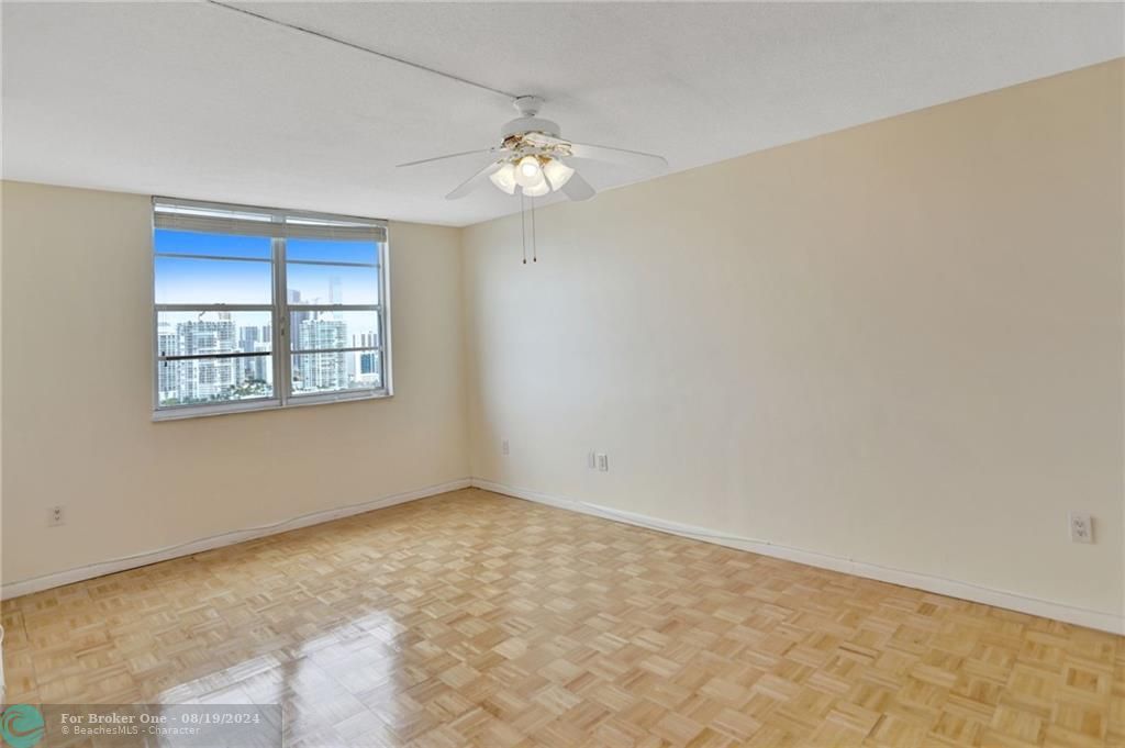 For Sale: $415,000 (2 beds, 2 baths, 1220 Square Feet)