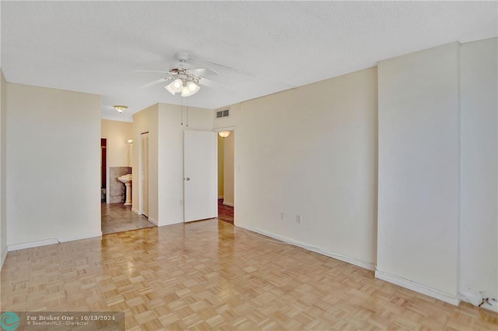 For Sale: $415,000 (2 beds, 2 baths, 1220 Square Feet)