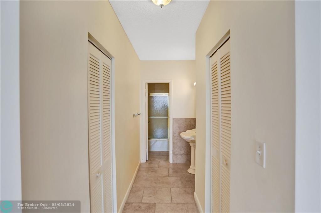 For Sale: $415,000 (2 beds, 2 baths, 1220 Square Feet)