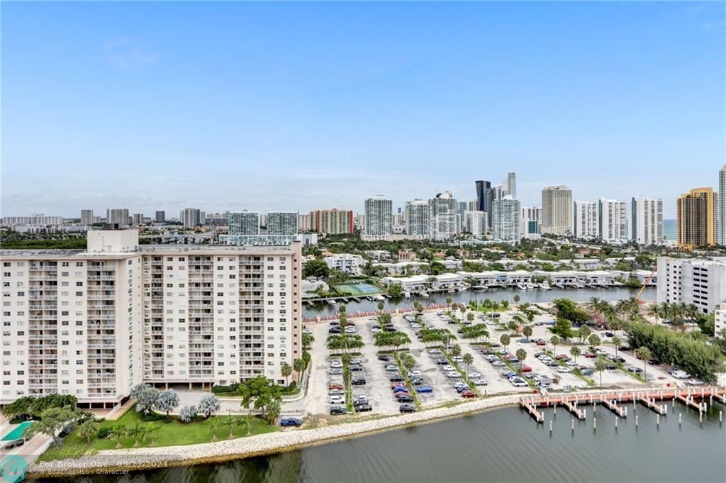 For Sale: $415,000 (2 beds, 2 baths, 1220 Square Feet)