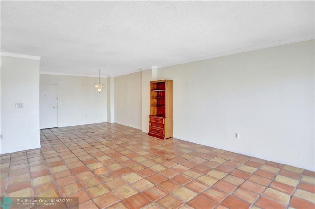 For Sale: $415,000 (2 beds, 2 baths, 1220 Square Feet)