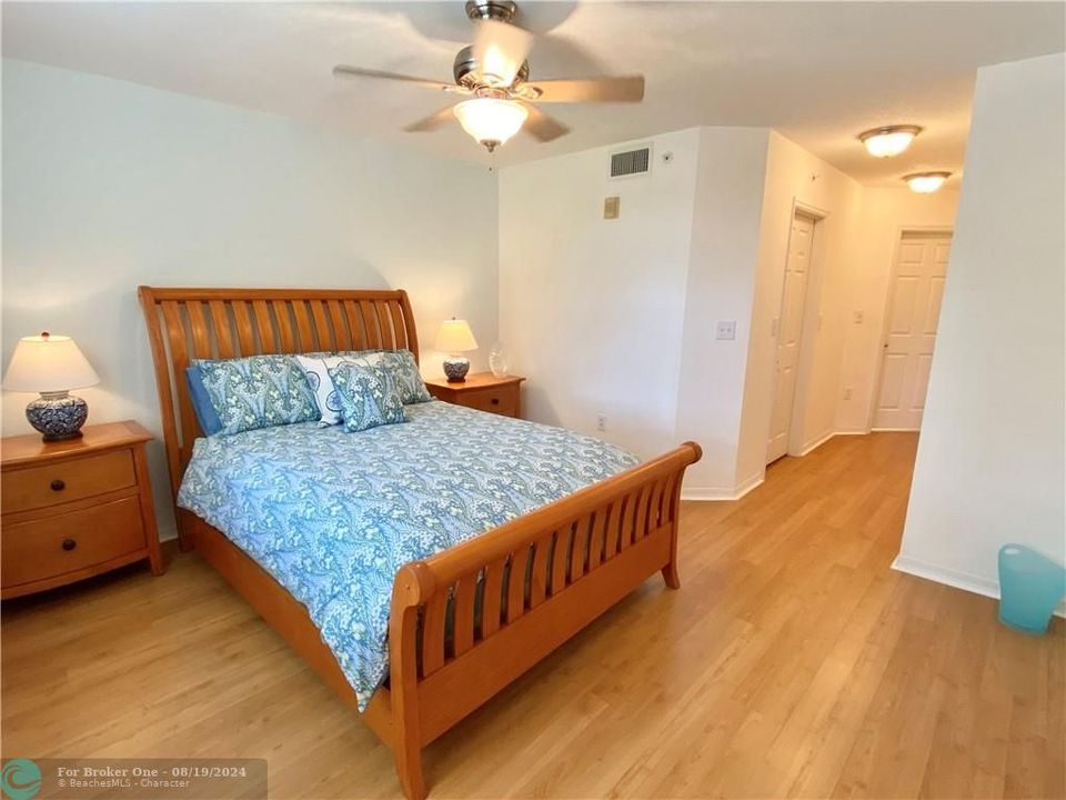 For Rent: $2,300 (2 beds, 2 baths, 1149 Square Feet)