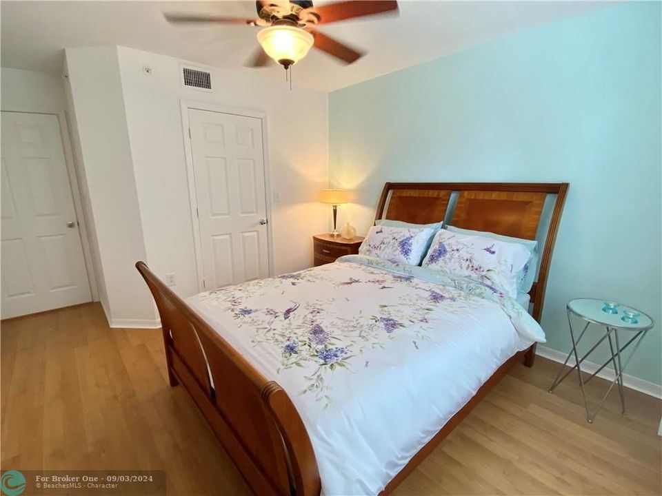 For Rent: $2,300 (2 beds, 2 baths, 1149 Square Feet)