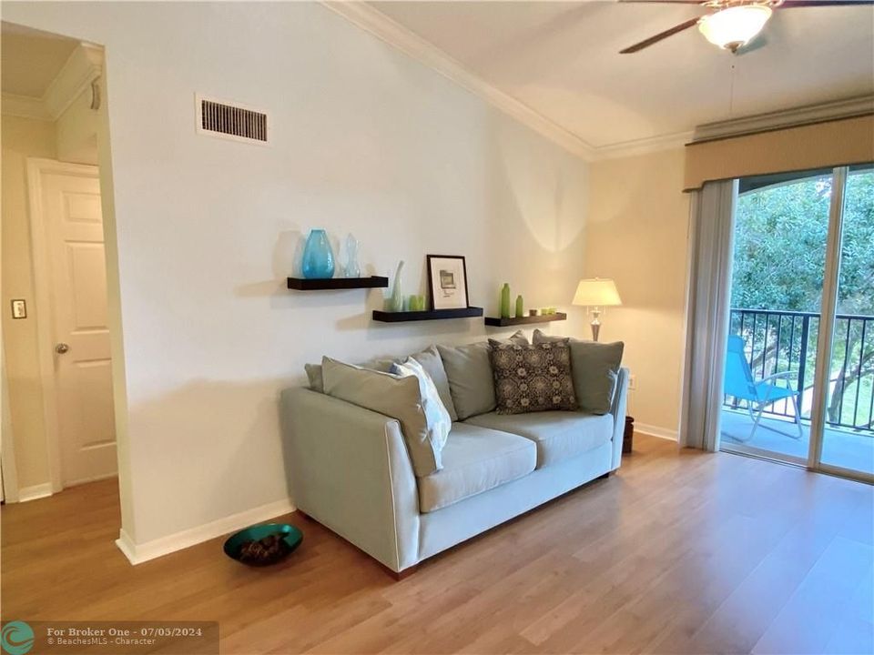 For Rent: $2,300 (2 beds, 2 baths, 1149 Square Feet)