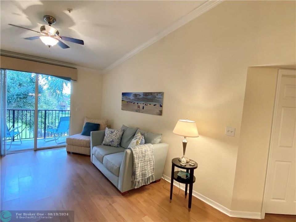 For Rent: $2,300 (2 beds, 2 baths, 1149 Square Feet)