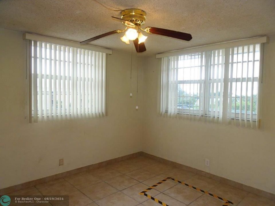 For Sale: $125,000 (2 beds, 2 baths, 1105 Square Feet)