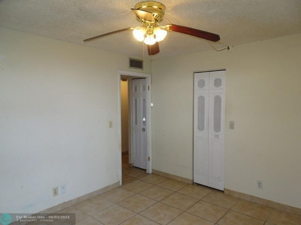 For Sale: $125,000 (2 beds, 2 baths, 1105 Square Feet)