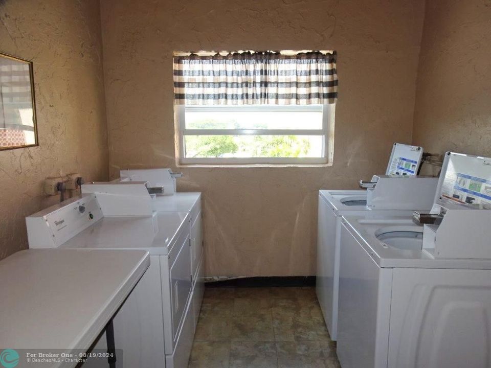 For Sale: $125,000 (2 beds, 2 baths, 1105 Square Feet)