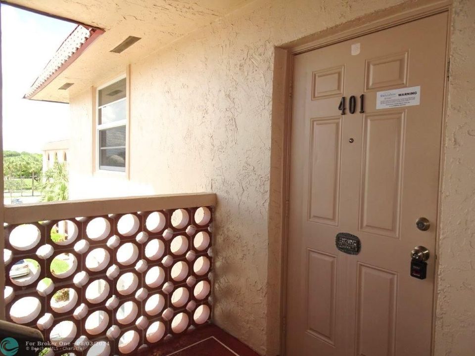 For Sale: $125,000 (2 beds, 2 baths, 1105 Square Feet)