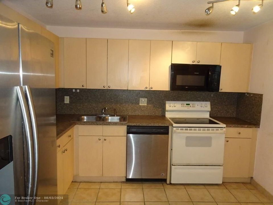 For Sale: $125,000 (2 beds, 2 baths, 1105 Square Feet)