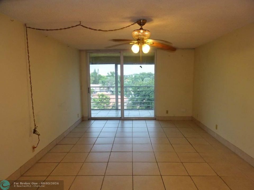 For Sale: $125,000 (2 beds, 2 baths, 1105 Square Feet)