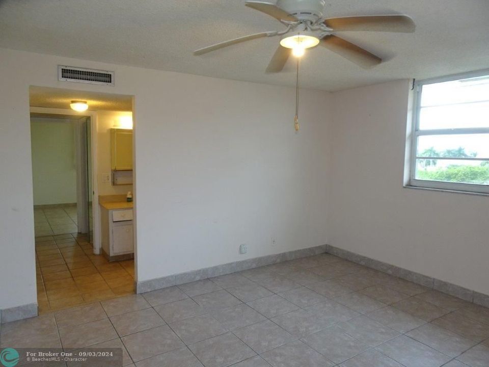 For Sale: $125,000 (2 beds, 2 baths, 1105 Square Feet)