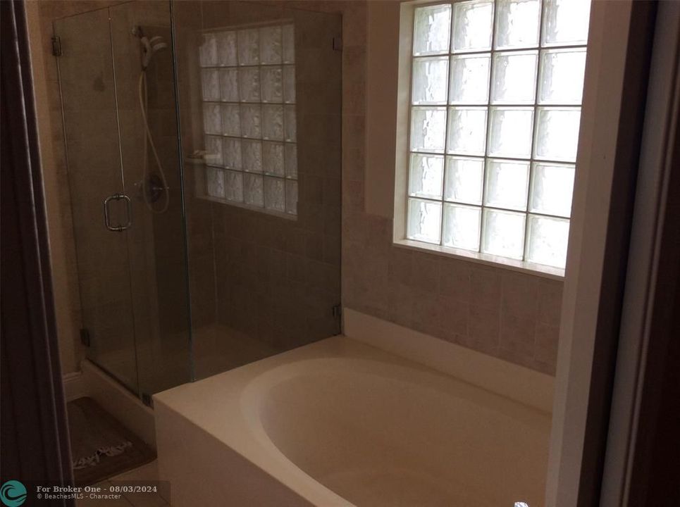 待售: $699,000 (4 贝兹, 2 浴室, 2250 平方英尺)