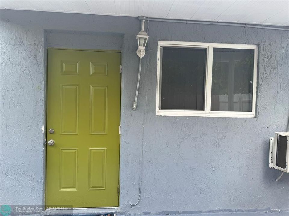 For Rent: $1,500 (1 beds, 1 baths, 200 Square Feet)