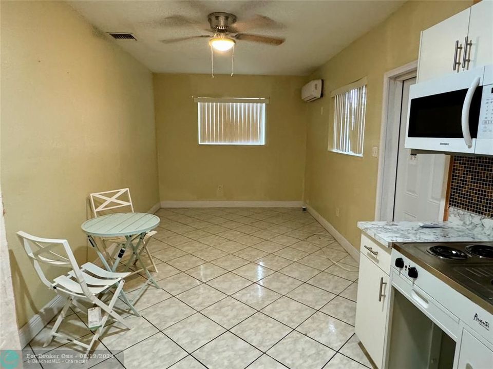 For Rent: $1,500 (1 beds, 1 baths, 200 Square Feet)