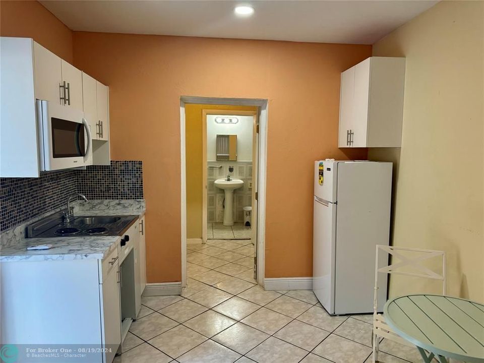 For Rent: $1,500 (1 beds, 1 baths, 200 Square Feet)