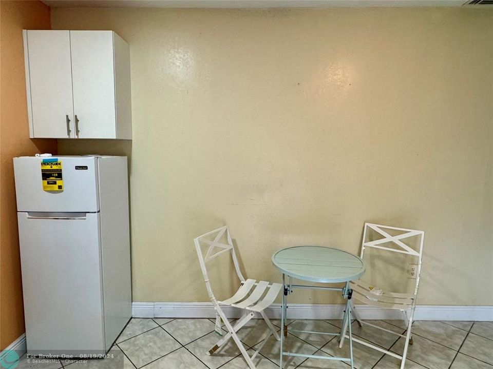 For Rent: $1,500 (1 beds, 1 baths, 200 Square Feet)