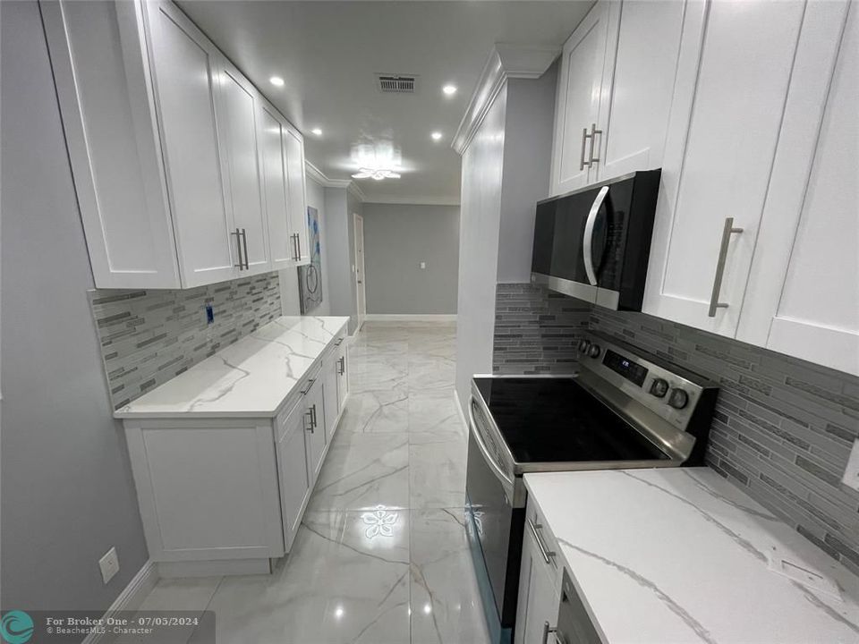 For Rent: $2,000 (1 beds, 1 baths, 709 Square Feet)