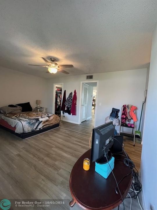 Active With Contract: $145,000 (1 beds, 1 baths, 1122 Square Feet)