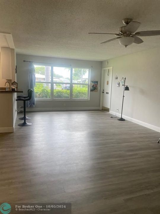 Active With Contract: $145,000 (1 beds, 1 baths, 1122 Square Feet)