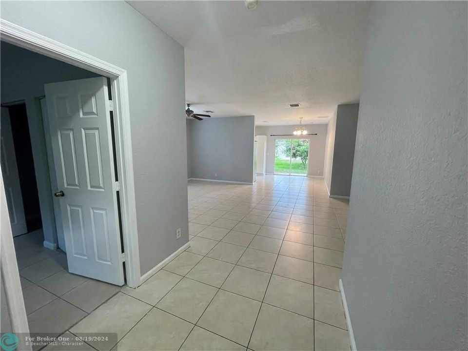 For Rent: $3,400 (4 beds, 2 baths, 1585 Square Feet)