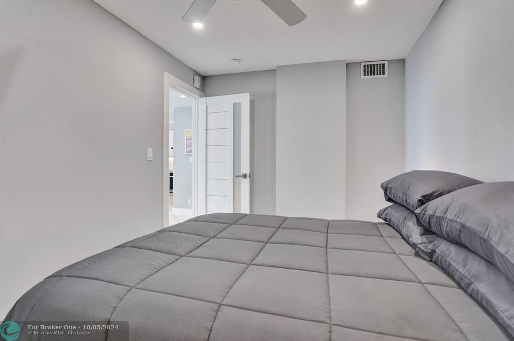 For Sale: $780,000 (1 beds, 2 baths, 1320 Square Feet)