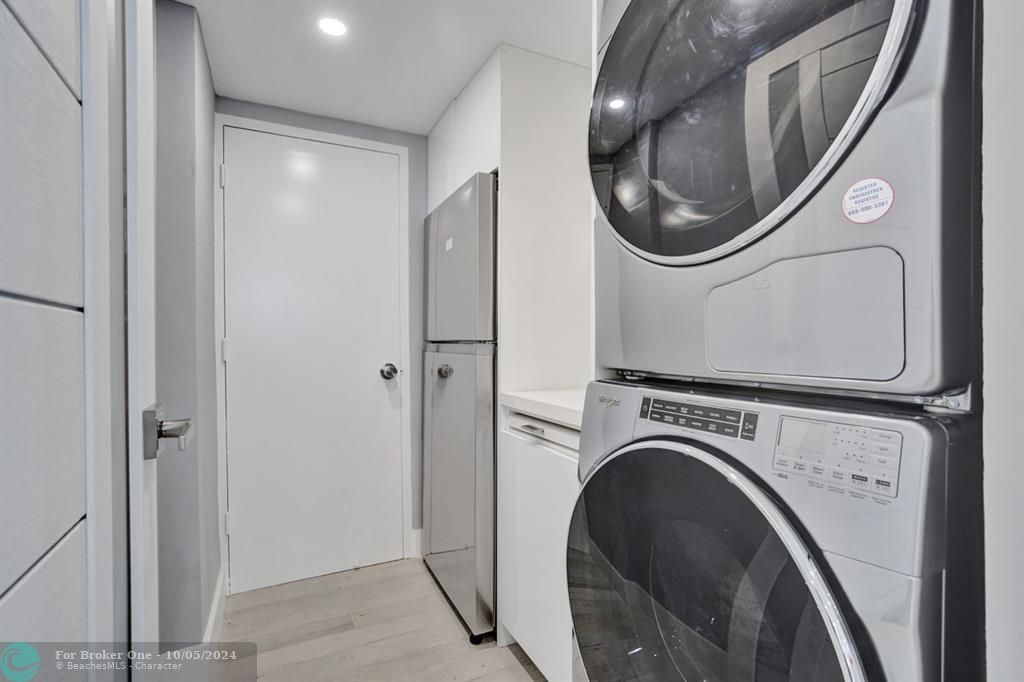 For Sale: $780,000 (1 beds, 2 baths, 1320 Square Feet)