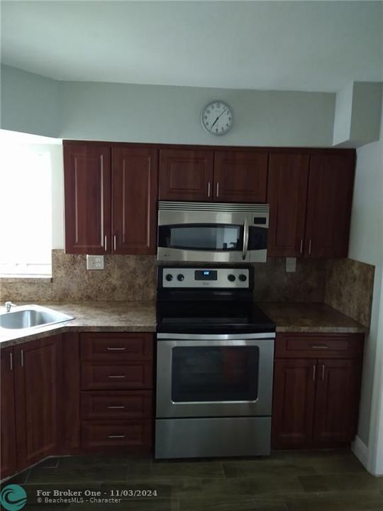 For Rent: $2,900 (2 beds, 2 baths, 1318 Square Feet)