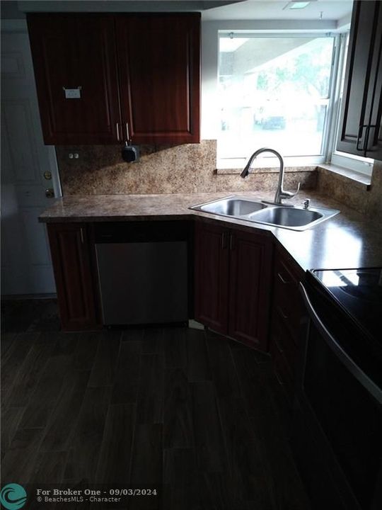 For Rent: $2,900 (2 beds, 2 baths, 1318 Square Feet)