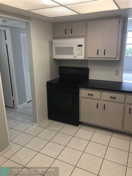 For Rent: $1,800 (1 beds, 2 baths, 861 Square Feet)