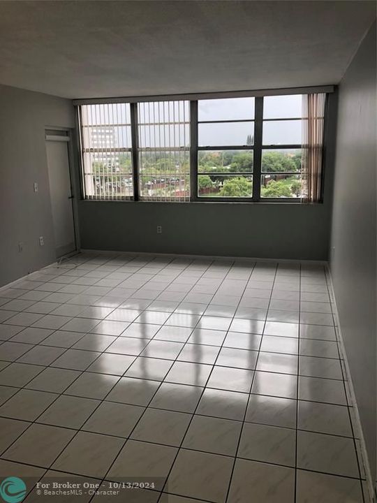 For Rent: $1,800 (1 beds, 2 baths, 861 Square Feet)