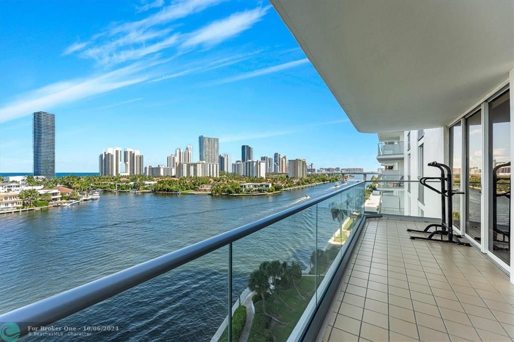 For Sale: $1,350,000 (3 beds, 2 baths, 2360 Square Feet)