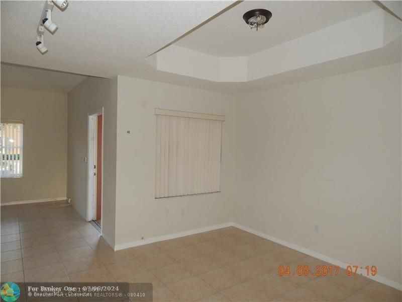 For Rent: $2,500 (2 beds, 2 baths, 1379 Square Feet)