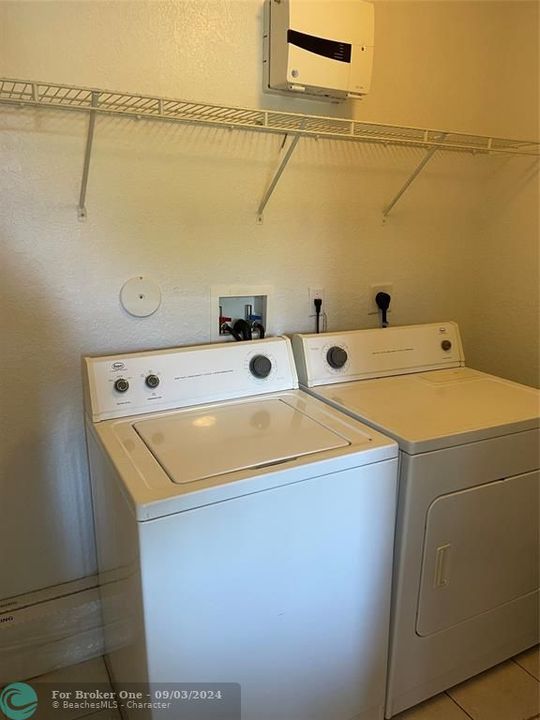 For Rent: $2,500 (2 beds, 2 baths, 1379 Square Feet)