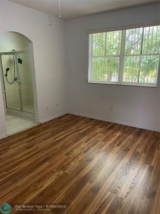 For Rent: $2,500 (2 beds, 2 baths, 1379 Square Feet)