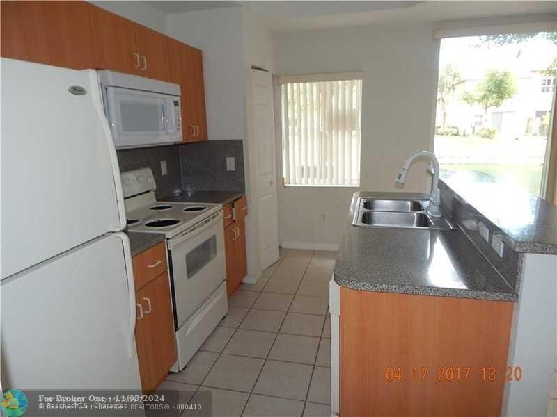 Recently Rented: $2,500 (2 beds, 2 baths, 1379 Square Feet)