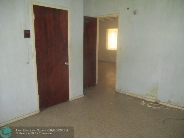 For Sale: $235,800 (2 beds, 1 baths, 968 Square Feet)